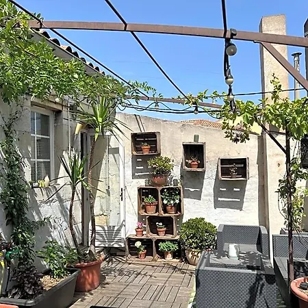 Independante Avec Sdb-terrasse Privative. Centre Frühstückspension Nîmes