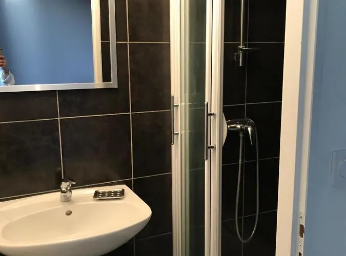 Independante Avec Sdb-terrasse Privative. Centre ベッド・アンド・ブレックファスト ニーム