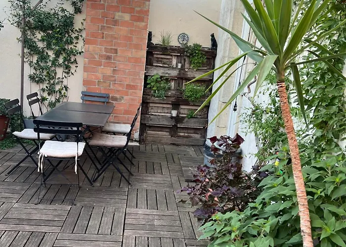 Independante Avec Sdb-terrasse Privative. Centre ベッド・アンド・ブレックファスト